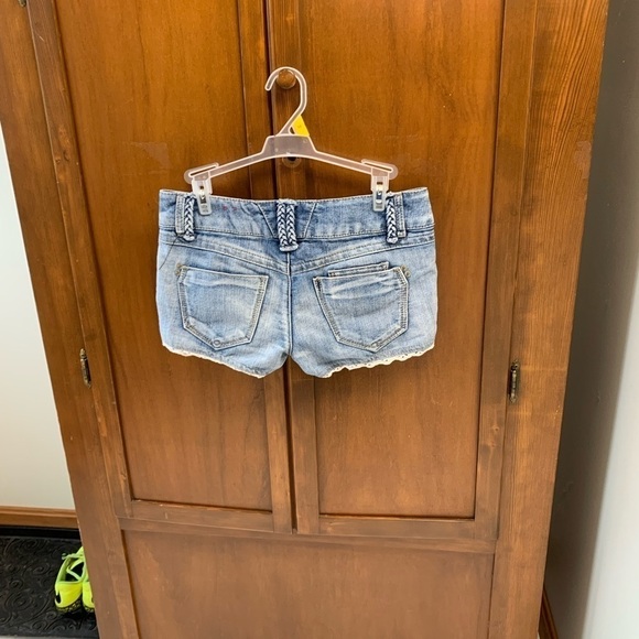 COPY - CANDIE’s denim shortie shorts low rise 3 in inseam lace trim size 1 - Picture 2 of 7